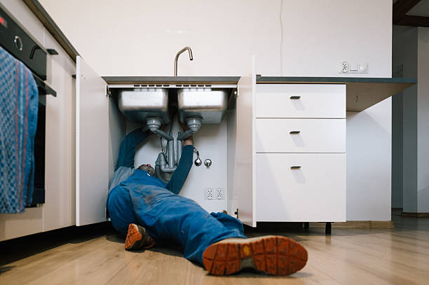 Professional Emergency Plumber technician working in Holder, FL